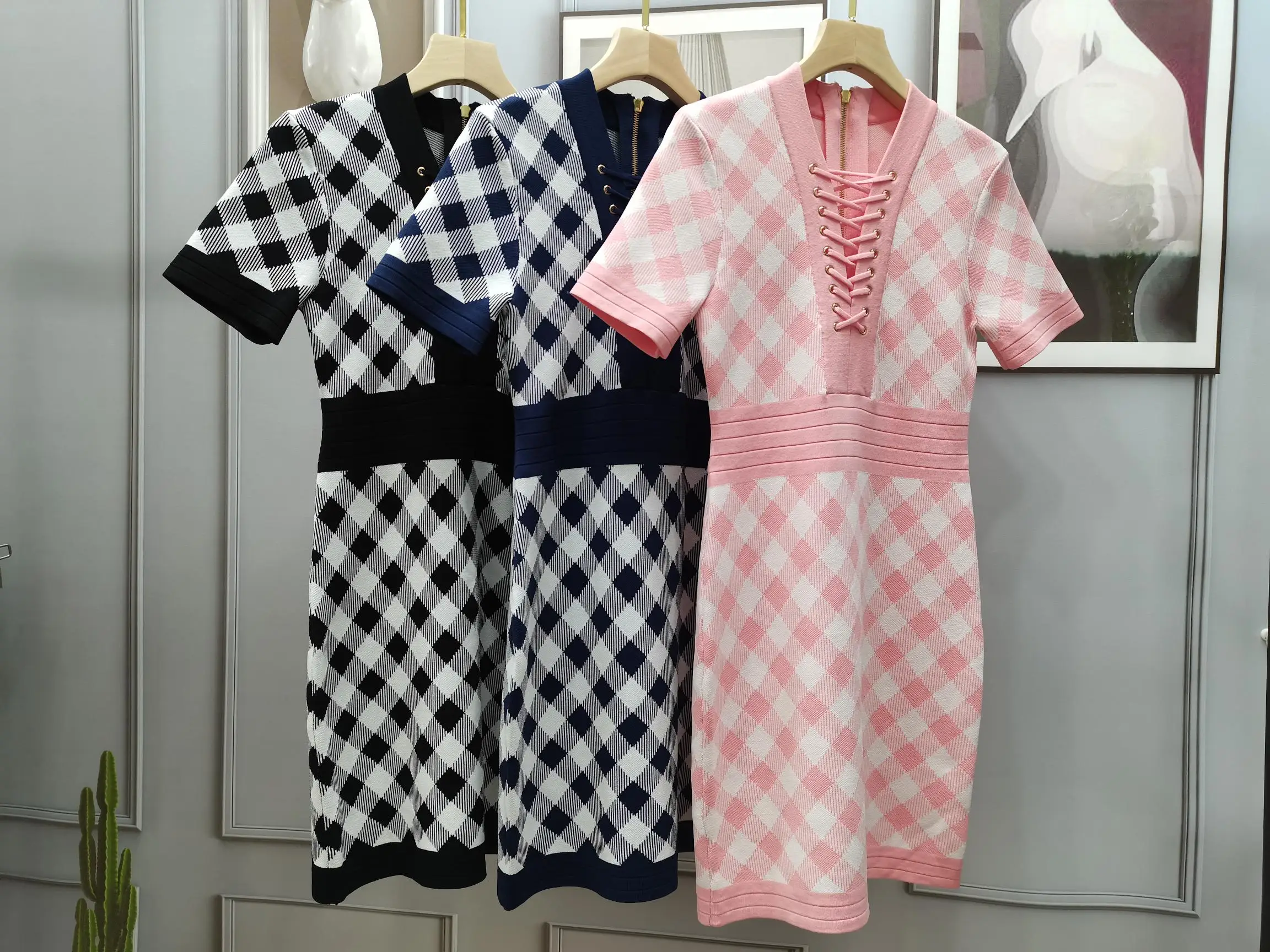 

Fashion 2021 New Ladies Short Sleeve V-neck Drawstring Color Block Plaid Dress 0113