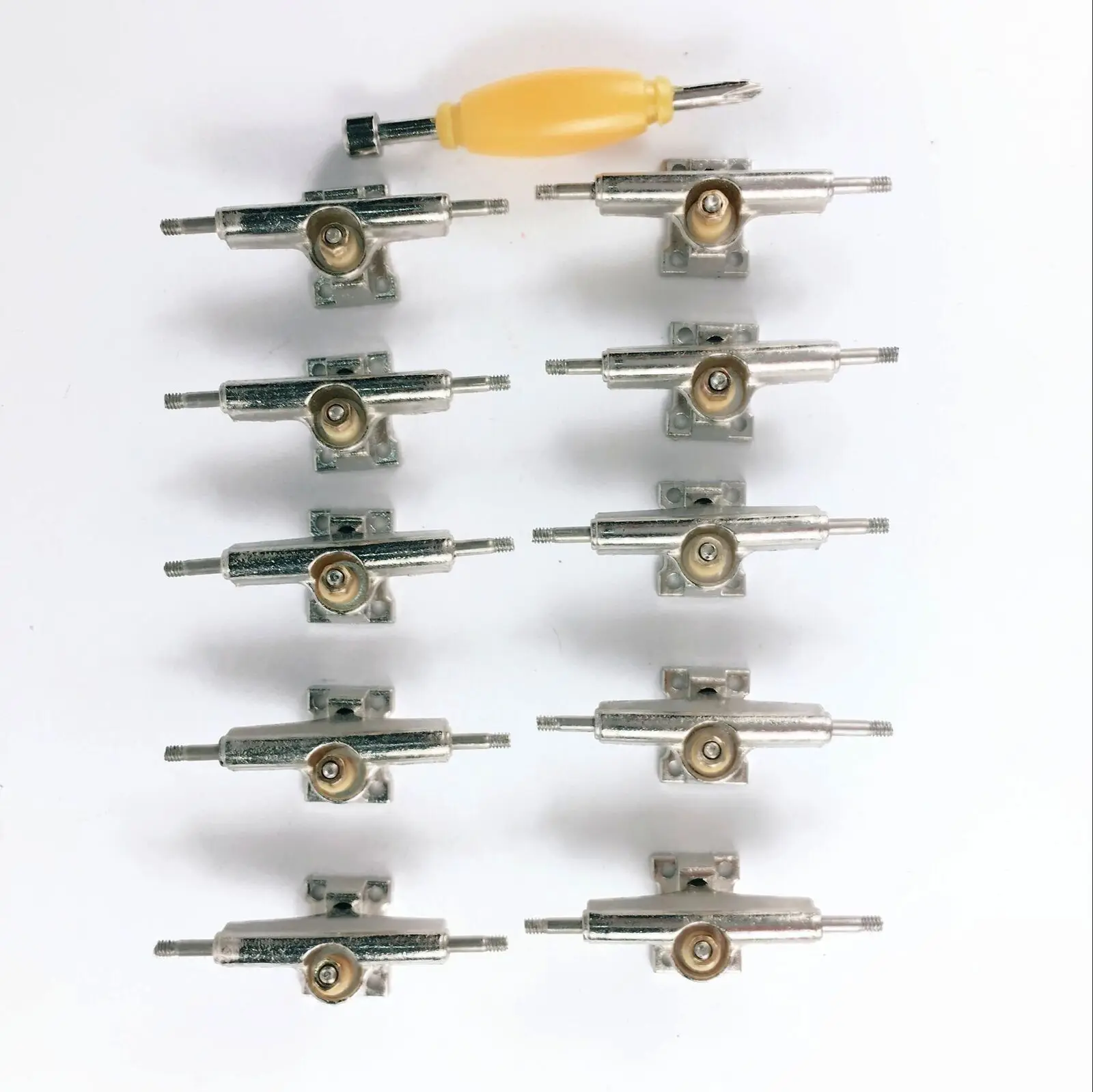 Лот 10 шт. грузовиков с инструментом для 96 мм фингерборда скейтборда деревянной