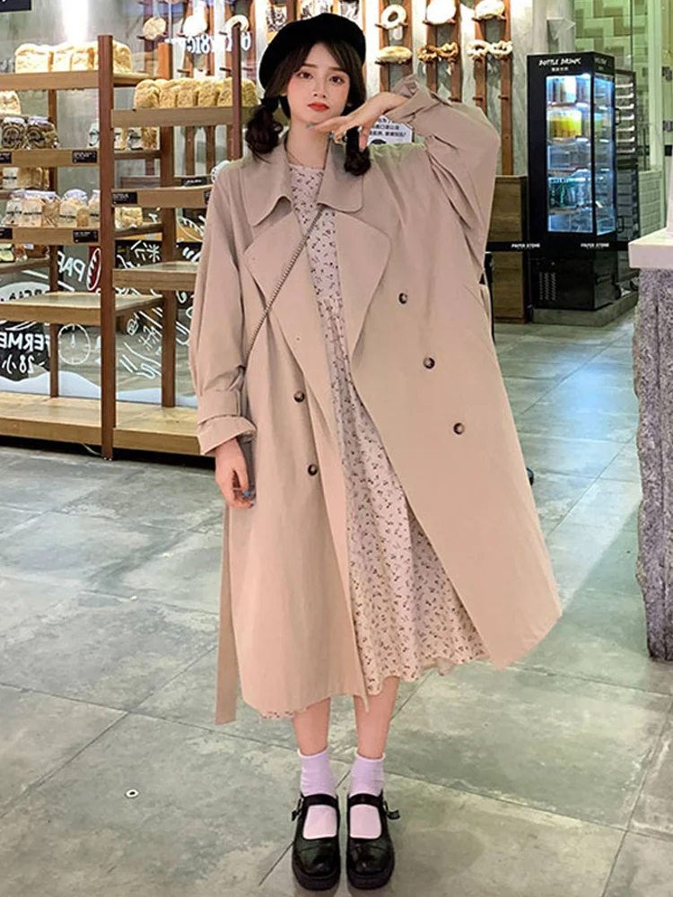 Тренч женский двубортный Осень-зима 2021 | Женская одежда