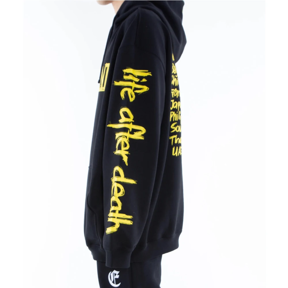 

Hoodies & Sweatshirts