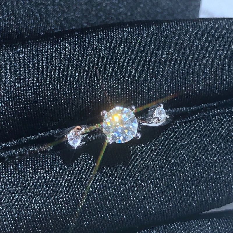 Продукт Продвижение Moissanite 0.5ct твердость 9,3, алмазные заменители, могут быть протестированы инструментами. Популярные ювелирные изделия
