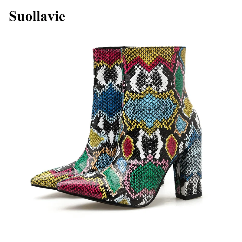 

Новинка; женские ботильоны на высоком каблуке с острым носком на квадратном каблуке; женская пикантная обувь на молнии со змеиным узором; мо...