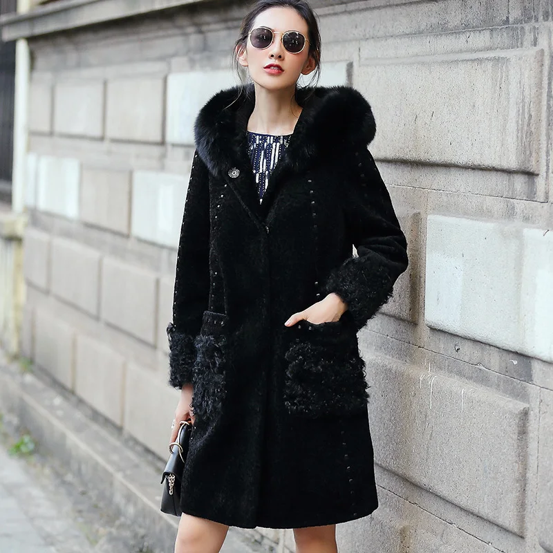 Женское пальто из натурального меха с воротником лисьего капюшоном натуральной