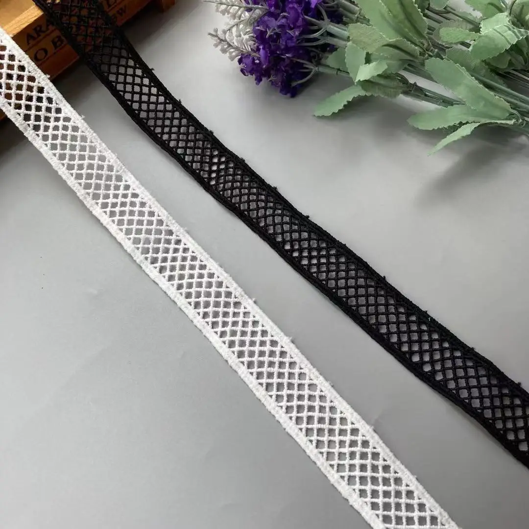 Кружевная аппликация для костюмов белая черная 3 ярда