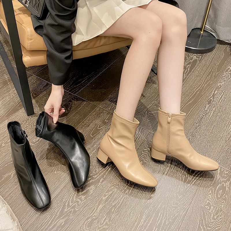 

Модная женская обувь, ботинки Martin в британском стиле, осень 2021, Корейская версия, новинка, женские короткие ботинки на толстом каблуке с квад...