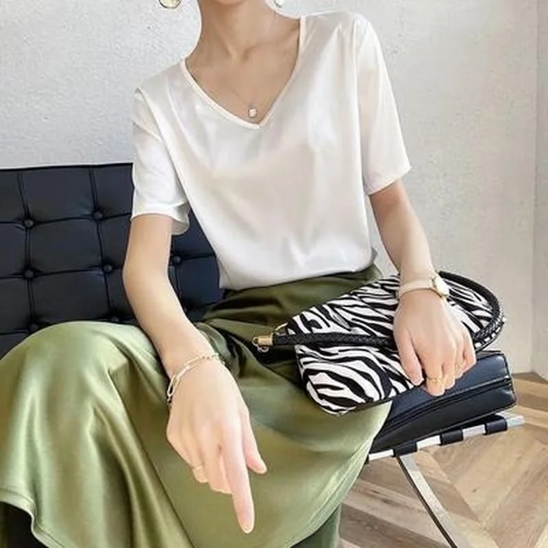 Women's V-Neck Silk Satin T-Shirt 2021 Summer New Casual Short-Sleeve Elegant Ladies Tops Vintage White Shirt 121144WTA | Женская