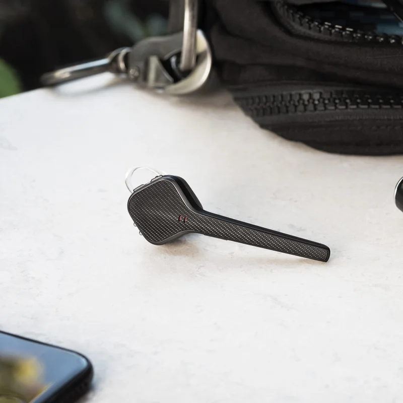 

Plantronics Traveler VOYAGER 3200 Noise Canceling Wireless Bluetooth Earphone Voice Control with Microphone