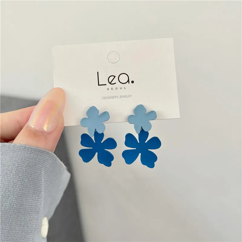 

Blue Flowers Earrings Temperament Is Contracted Fashionable Joker Elegant And Retro Geometric Stud Earrings Girl Gift 2021