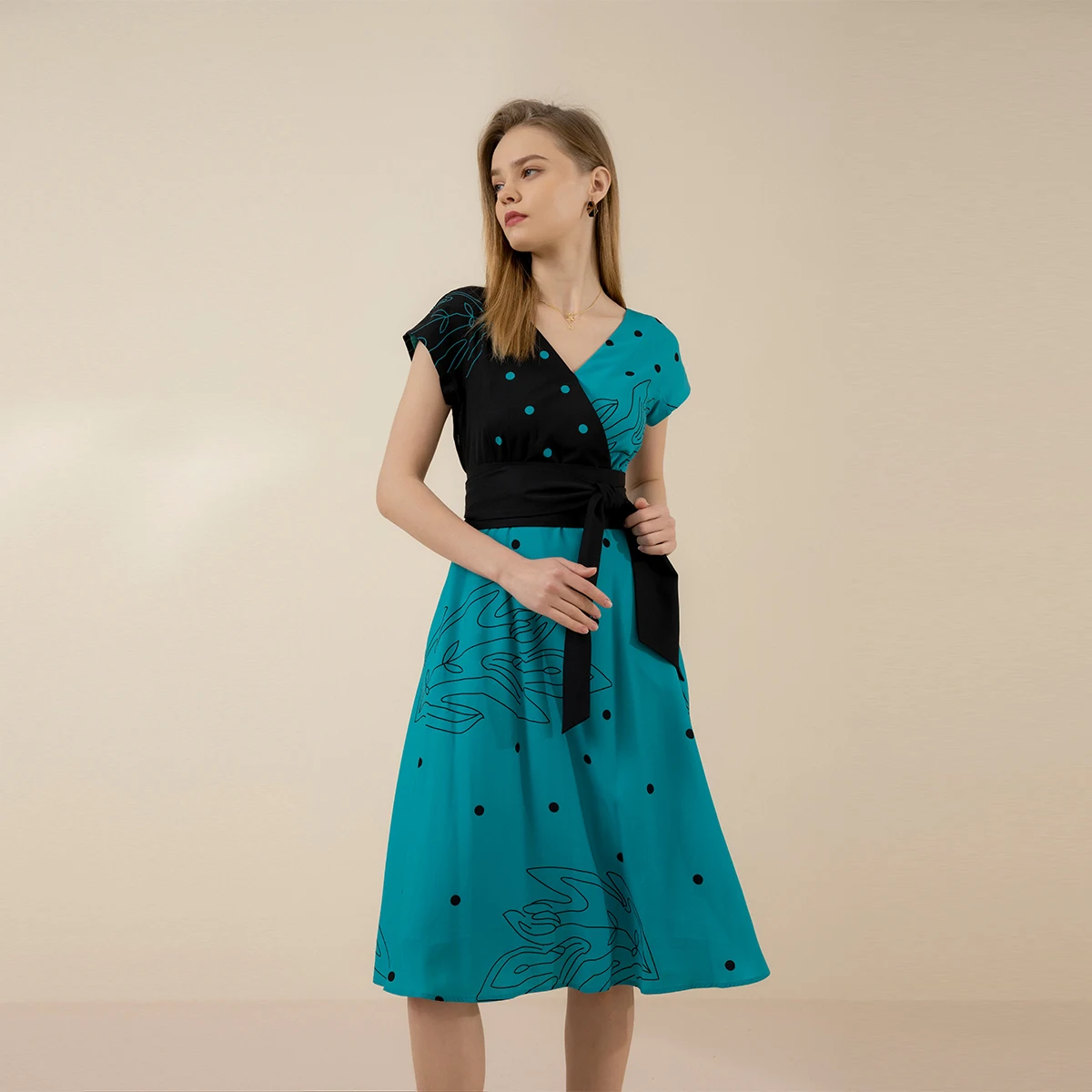 

Contrasting color printing short-sleeved knotted V-neck ladies dress fashion summer ladies A-line skirt 2021 casual wear