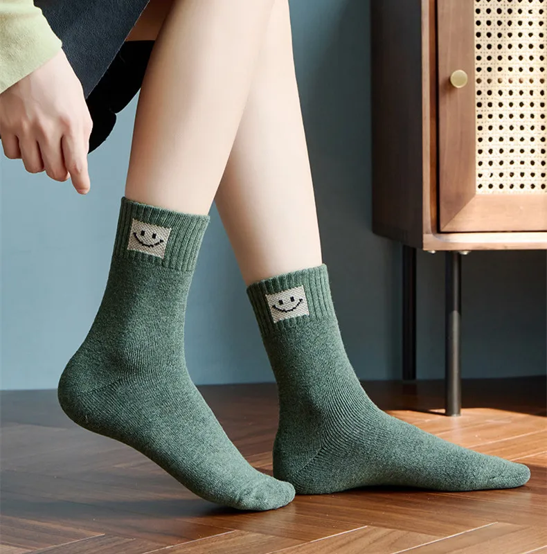 

5Pcs Winter fleece and thick medium tube women warm wool hosiery Ladies Japanese floor socks towel socks