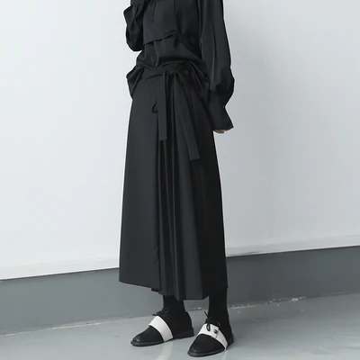 С завышенной талией записная книжка ПЕРЕПЛЕТОМ с плотно прилегает к телу прямые