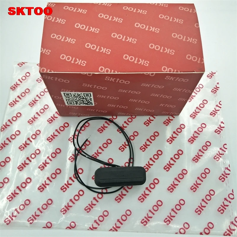 Переключатель SKTOO для багажника Chevrolet Cruze (седан) 2009-2014 с проводом черный |