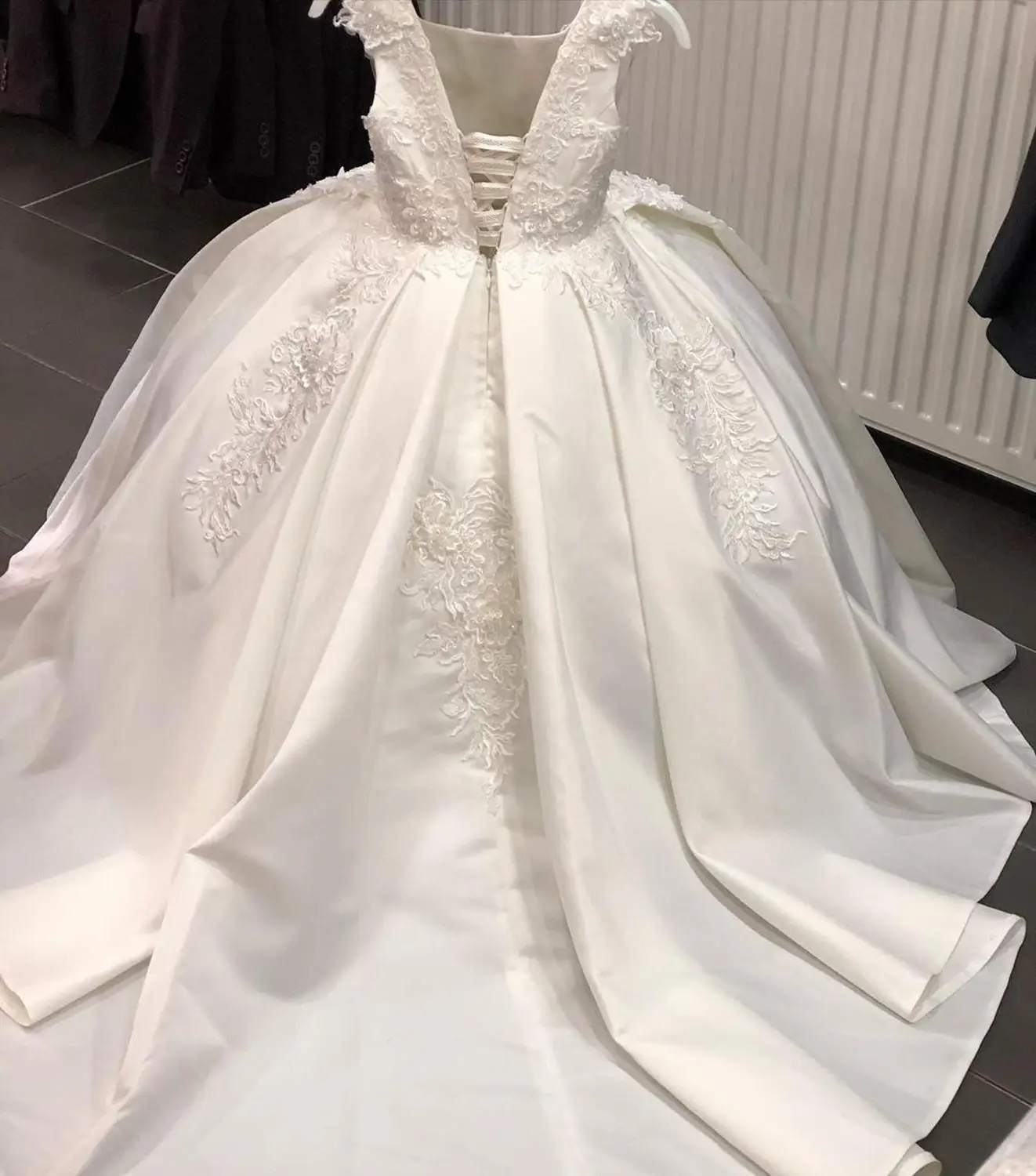 

Custom White Ivory Flower Girl Dress Kids Clothes Corset Back Satin Beading Girls Pageant Gown Princess Birthday Party Dress
