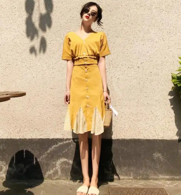 

Женский комплект из двух предметов, винтажная блузка на одной пуговице с V-образным вырезом и коротким рукавом и привлекательная юбка в Коре...