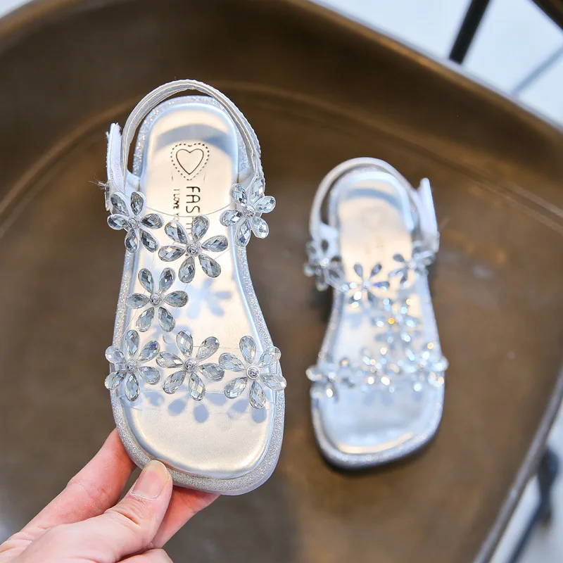 

Fresh Rhinestone Flower Princess Sandals Sweet for Party Flats 2021 Summer Children Shoes Girl Soft-soled Non-slip Beach Shoes