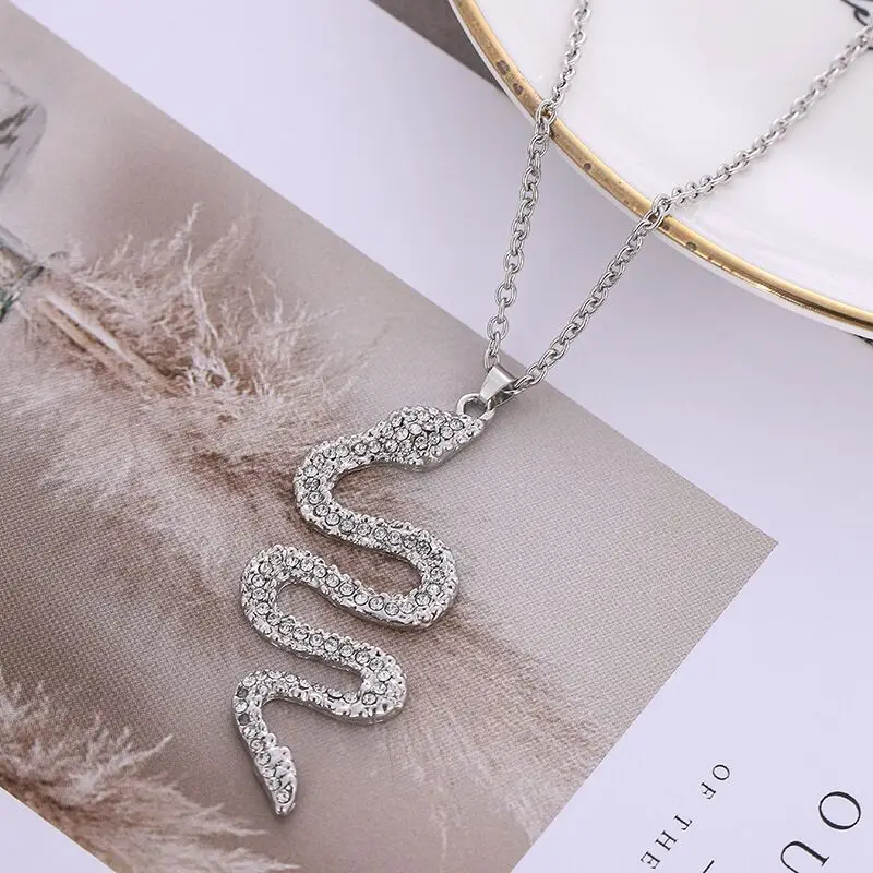 

Cute Animal Alloy Crystal Snake Shape Pendant Necklace Chain Choker Women Jewelry Chic Gold Color Charming Birthday Jewelry Gift