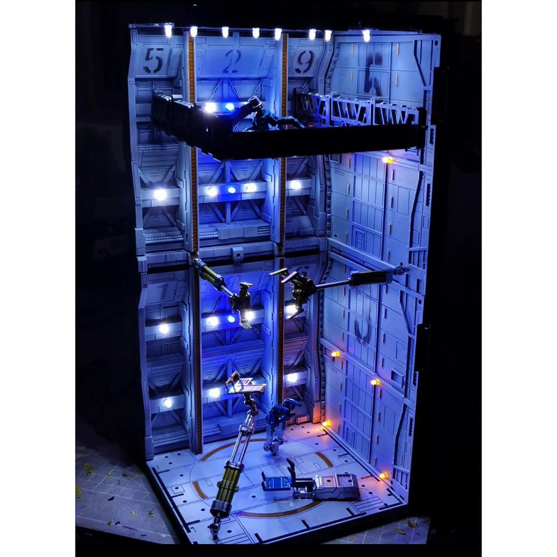 

Коробка-витрина для гаража, 16X15X33 см, с комплектом освещения и аксессуарами для 3-фигурных моделей, акриловая панель спереди и справа