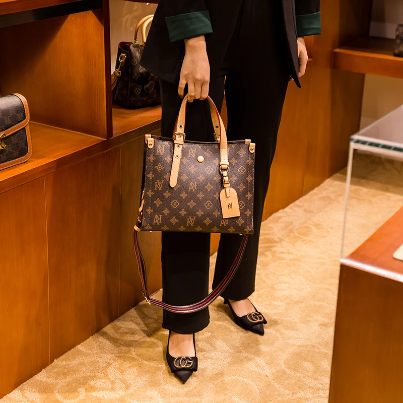 

Large-capacity Casual Totes High-quality Leather Handbag 2021 New Spring Luxury Shoulder Messenger Bags Women Purse and Handbags