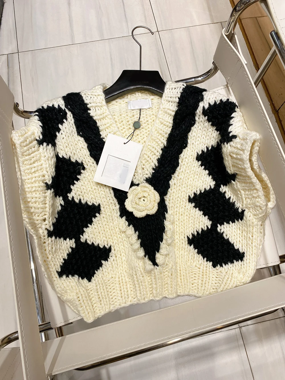 

2021 autumn winter handmade crocheted vests fashion geometric pattern stitching sweater vest