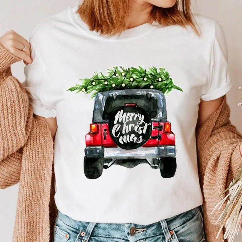

Женская футболка с изображением новогодней елки и грузовика, 2022