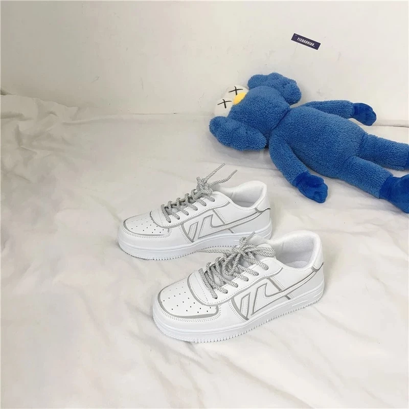 

2021 Summer Women Small White Shoes Laser Reflection Color Casual Ladies Men Original Vulcanized Flat Skateboard Sneakers