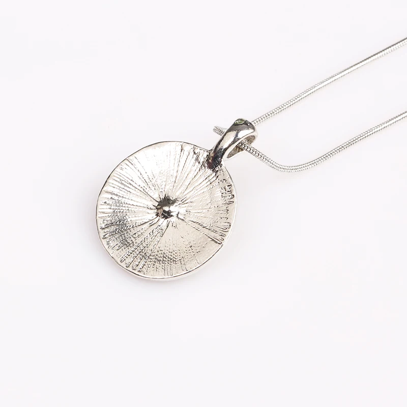 

Eye Of The Demon Pendant Necklace Rose Gold Color Titanium Alloy Chain Necklace Fashion Trendy Women Jewelry Gift