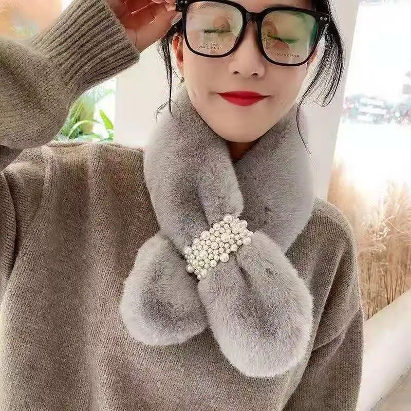 Шарф женский зимний из искусственного меха с жемчугом |