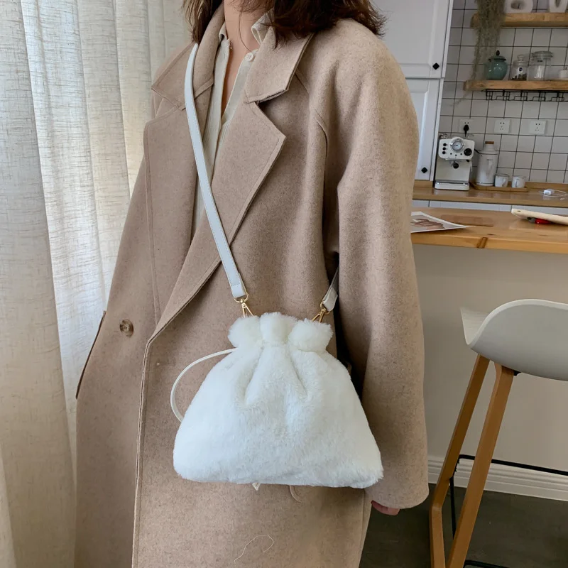 

Plush Bag 2021 New Bag Women's Bag Single Shoulder Bag Plush Bucket Bag Casual Solid Hasp Soft Versatile