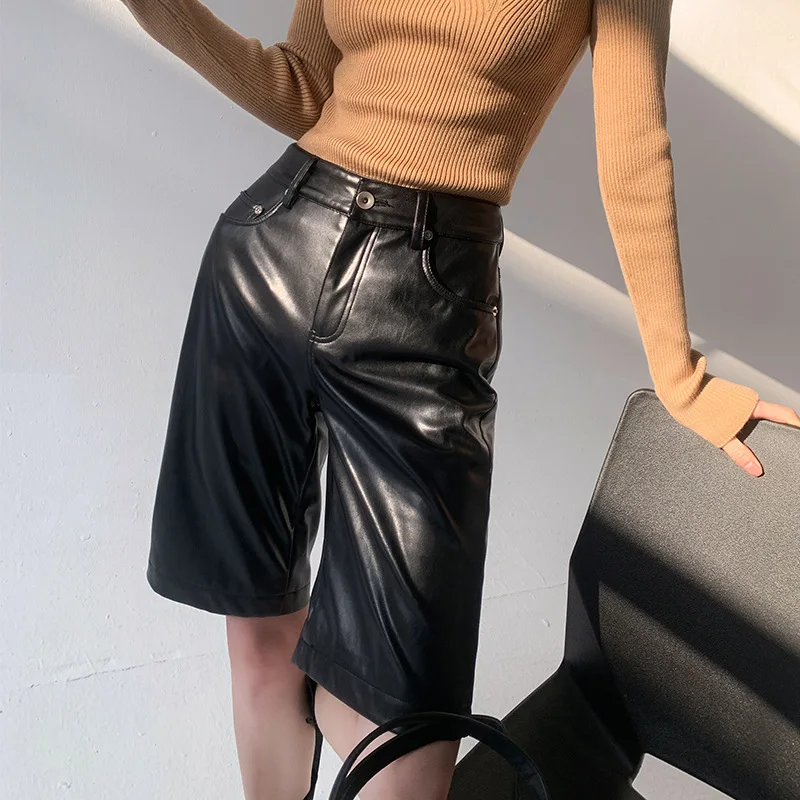 

Women Black Simple Personality Pu Wide Leg Shorts New High Waist Loose Fit Trousers Fashion Tide Spring Summer 2021 Z579