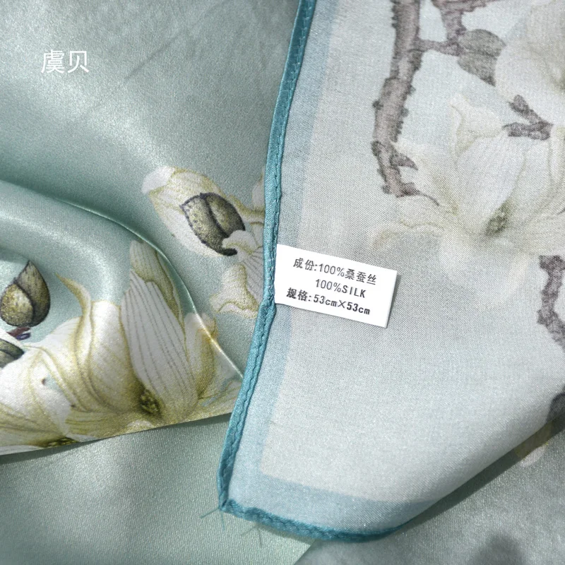 Шарф из натурального шелка светло-зеленого цвета маленький квадратный для