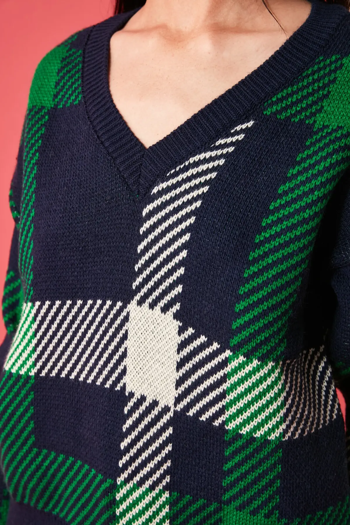 

Trendyol V Collar Knitwear Sweater TWOAW21KZ2439