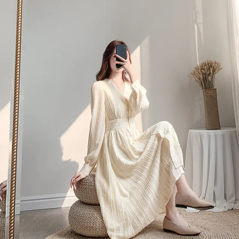 

2020 spring new sexy feminine v-neck joker long-sleeved chiffon dress French characteristics of first love dress high quality
