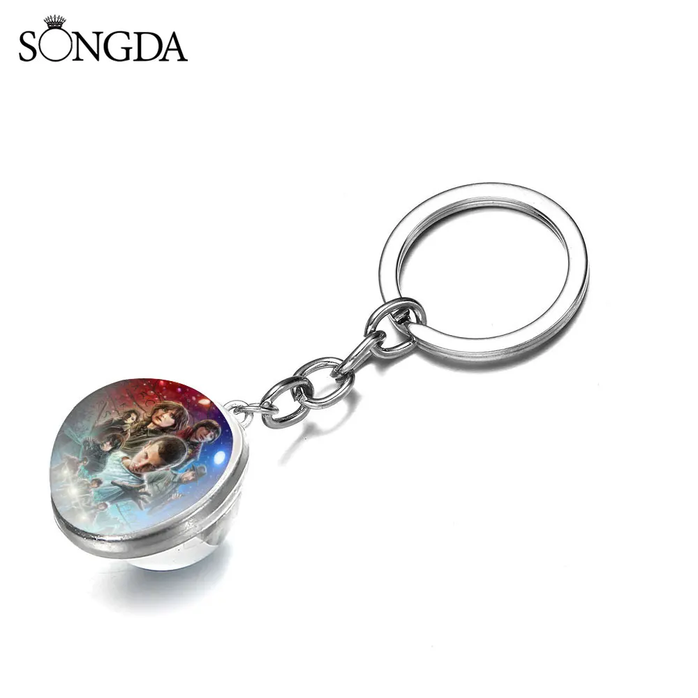 Брелок для ключей мужской двусторонний с кабошоном со стеклянным шариком в стиле