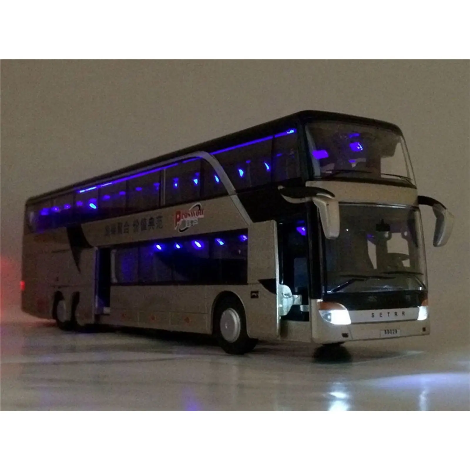 

1:32 Alloy Bus Pull Back Model Cute Night View Collectible Die Cast Double white blue gold flash toy vehicle gift for child