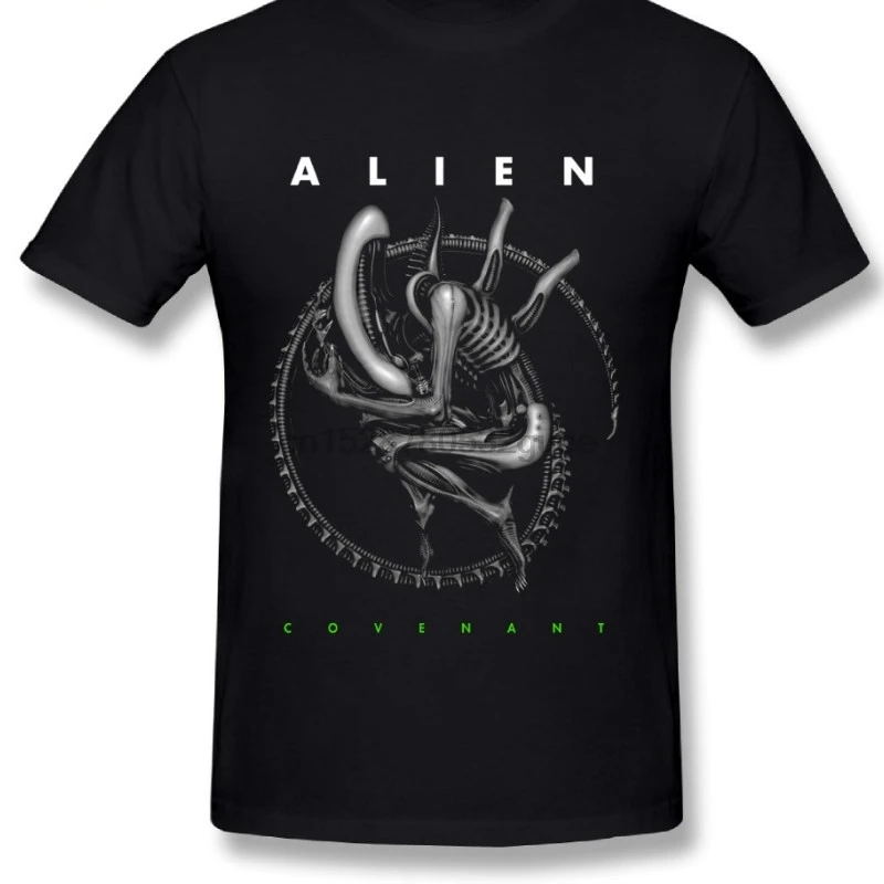 Модная мужская футболка с инопланетянином задействии потрясающим человеком из