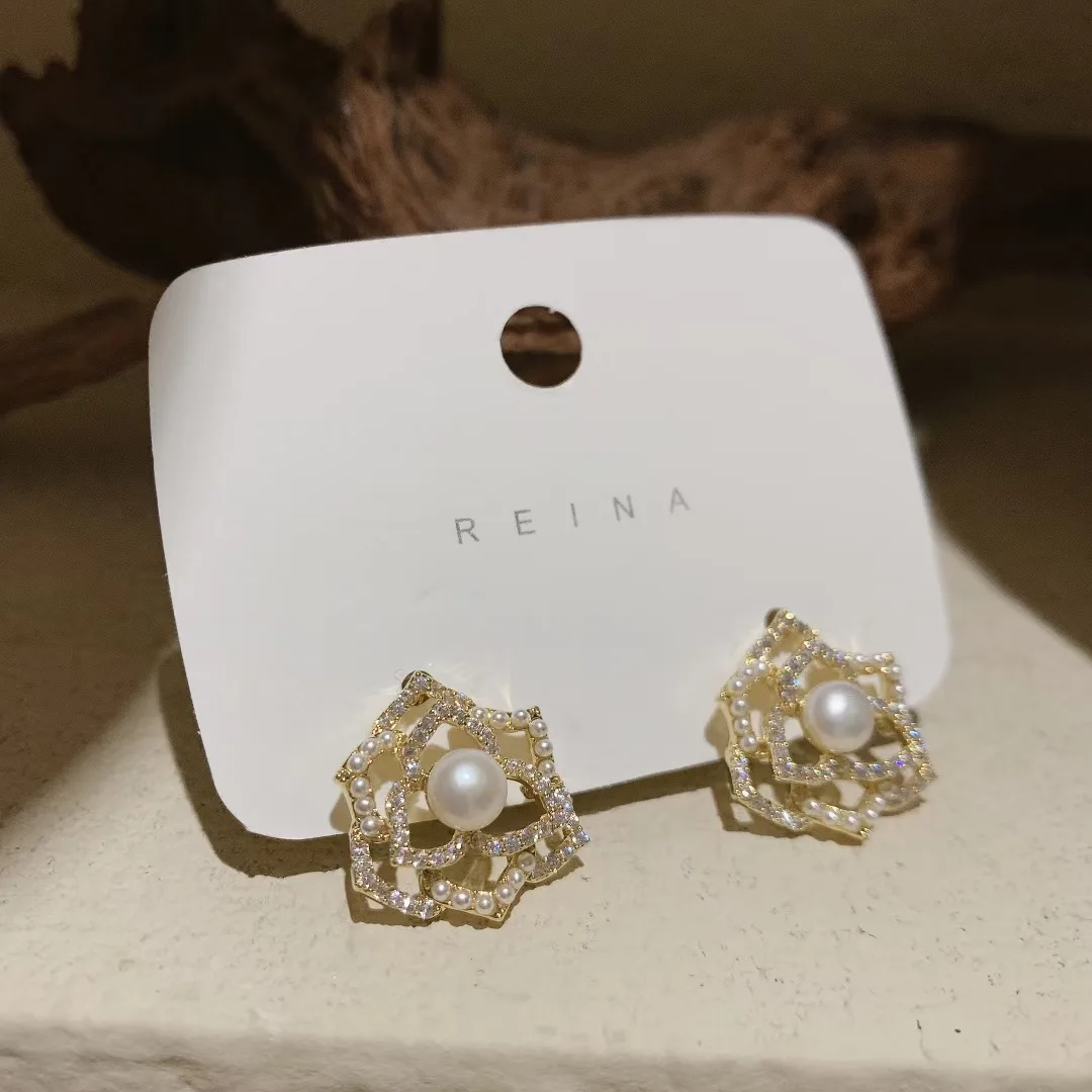 

Gold Flower Stud Earrings Fashion Jewelry 2020 New Hollow Out Stud Earings for Women Korean Trendy Elegant Style Luxury Design