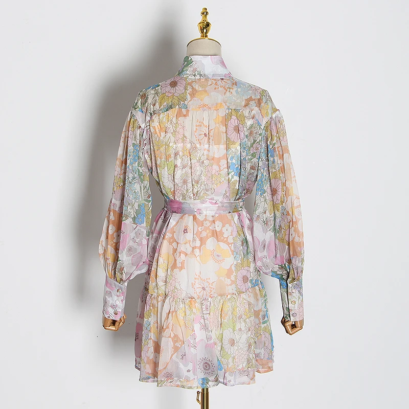 Шифоновое платье с цветочным принтом воротником-стойкой и рукавами-фонариками