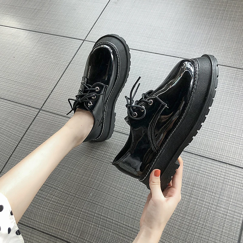 Брендовая женская обувь на платформе толстой мягкой подошве черные лоферы с