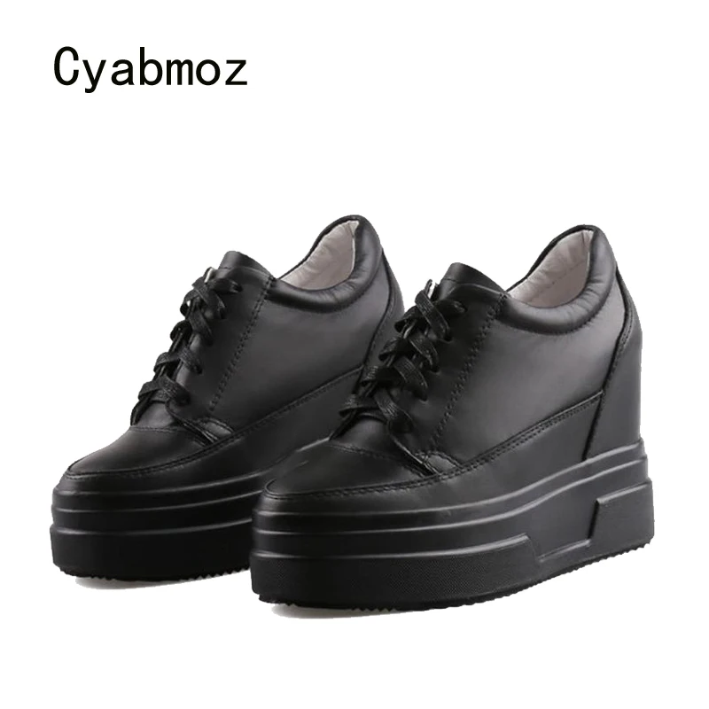 Cyabmoz/пикантная обувь из натуральной кожи, визуально увеличивающая рост; женские повседневные кроссовки на скрытой высокой танкетке; вечерние женские туфли на платформе