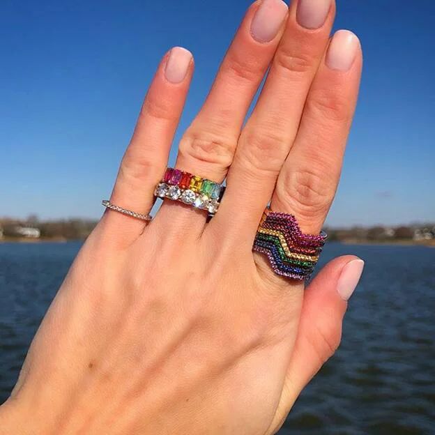 Оптовая продажа с фабрики набор колец волнистым кубическим цирконием модные