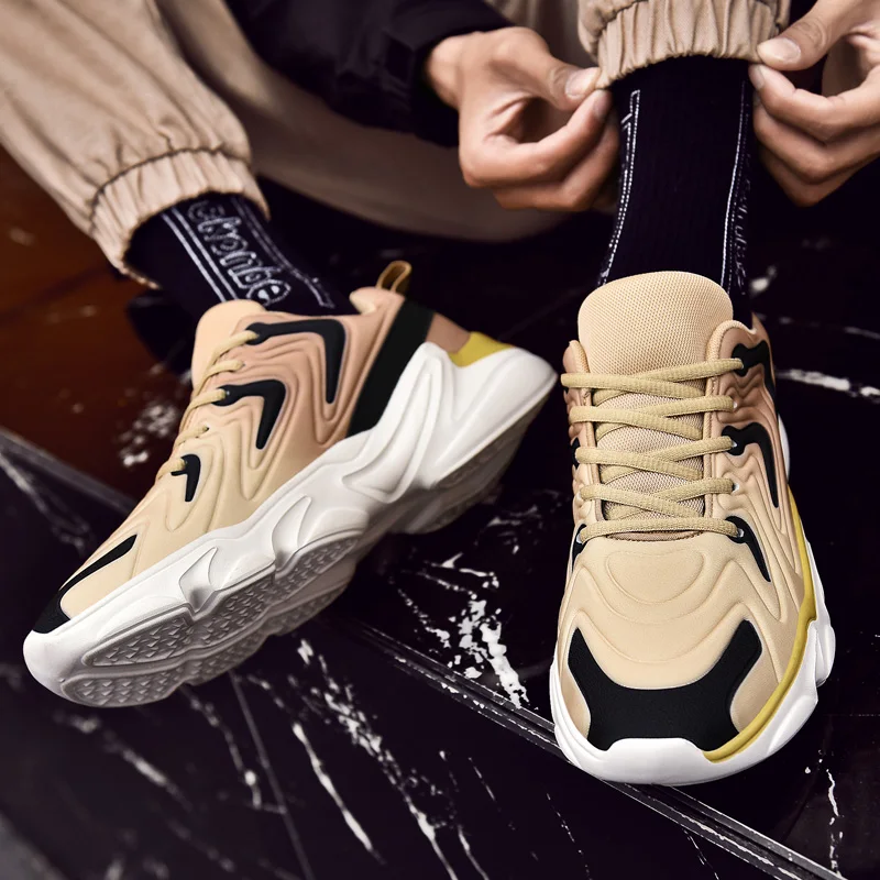 Модные женские кроссовки на толстой подошве черные спортивные для мужчин и