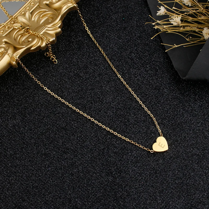 

Initial Necklace Stainless steel heart-shaped 26 letter necklace Girl Gift Flower Girl Necklace for Mom Baby Girl