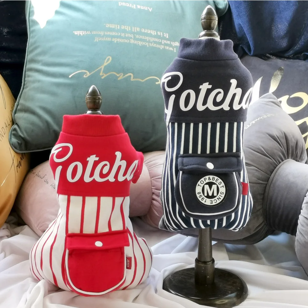 Зимний комбинезон для собак в полоску с буквенным принтом карманами одежда