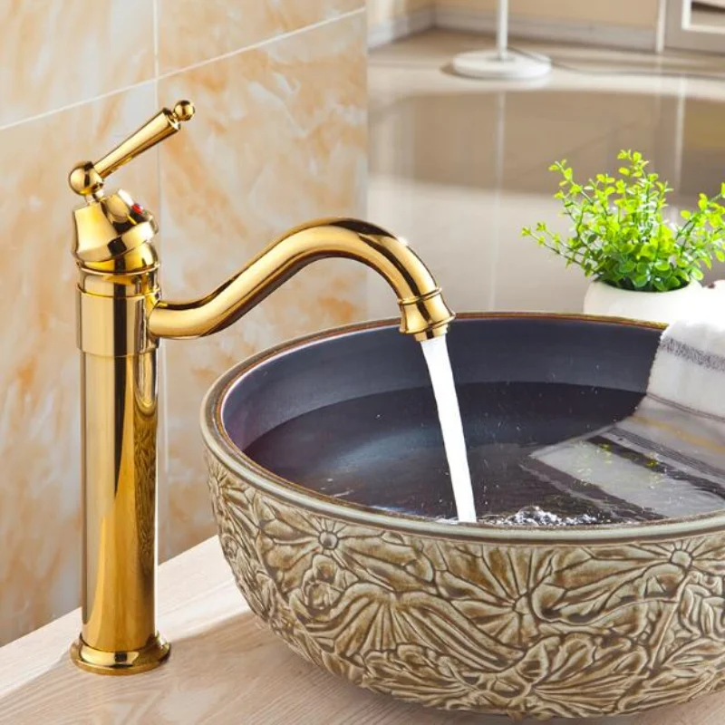 Смеситель для раковины в ванной комнате с высокой арокой под