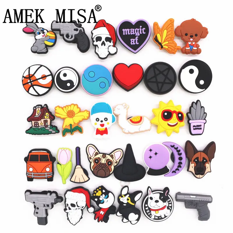 

1Pcs Christmas Tai Chi Shoe Charms Cute Animals Dog Gun Car Skull Hole Shoes Buckle Accessories for Sandal Children Party Gifts