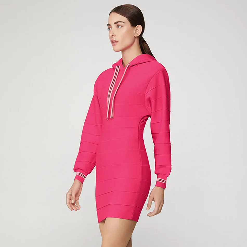 Осенне зимний свитер с капюшоном розового и красного цвета облегающее мини