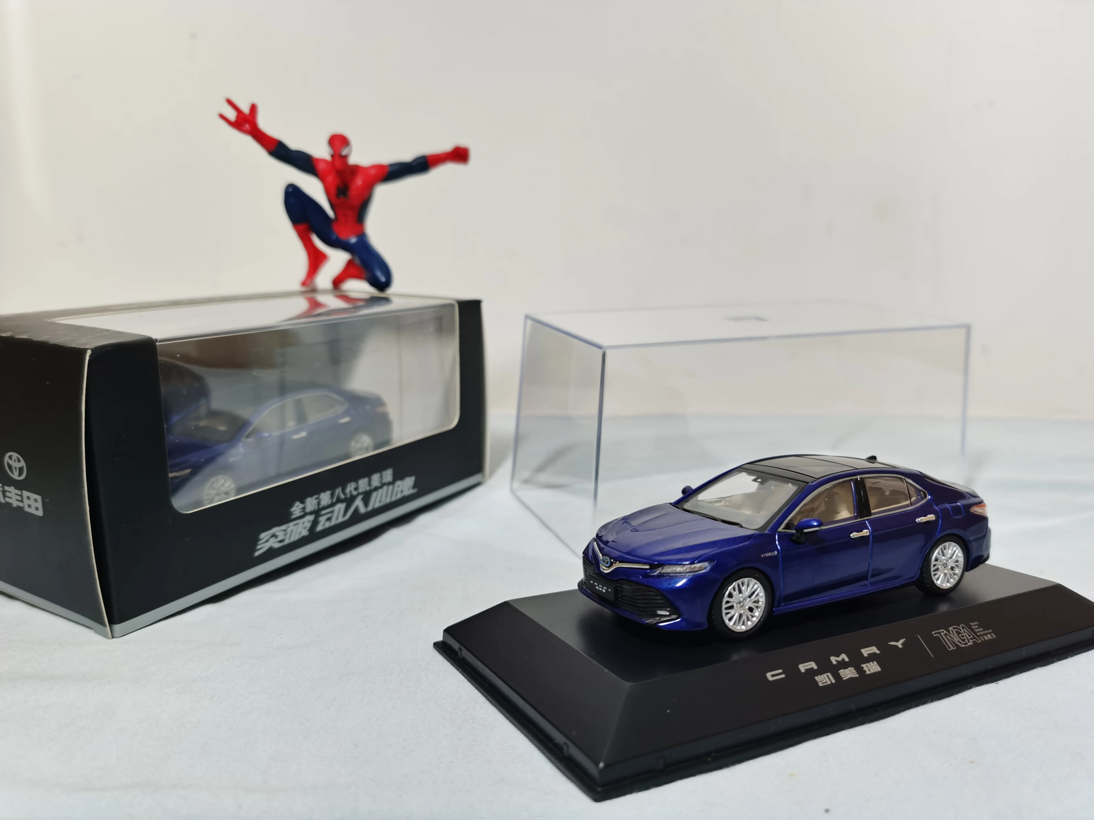 

1:43 оригинальная модель автомобиля GAC Toyota восьмого поколения Camry с двойным двигателем Коллекционная модель из литого сплава