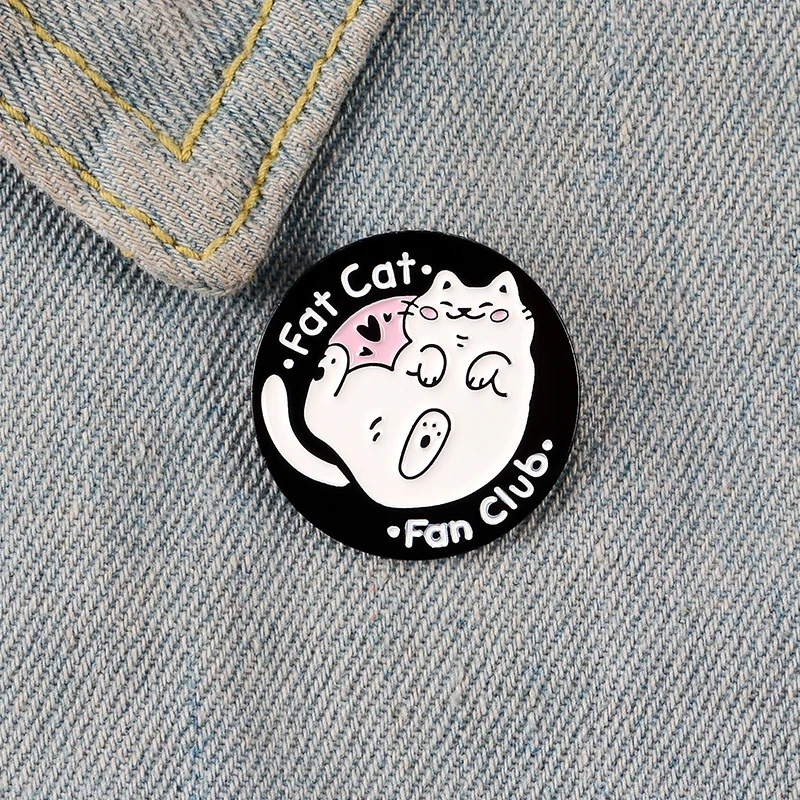 Fat Cat Fan Club эмалированная булавка белый котенок черный круглый значок броши