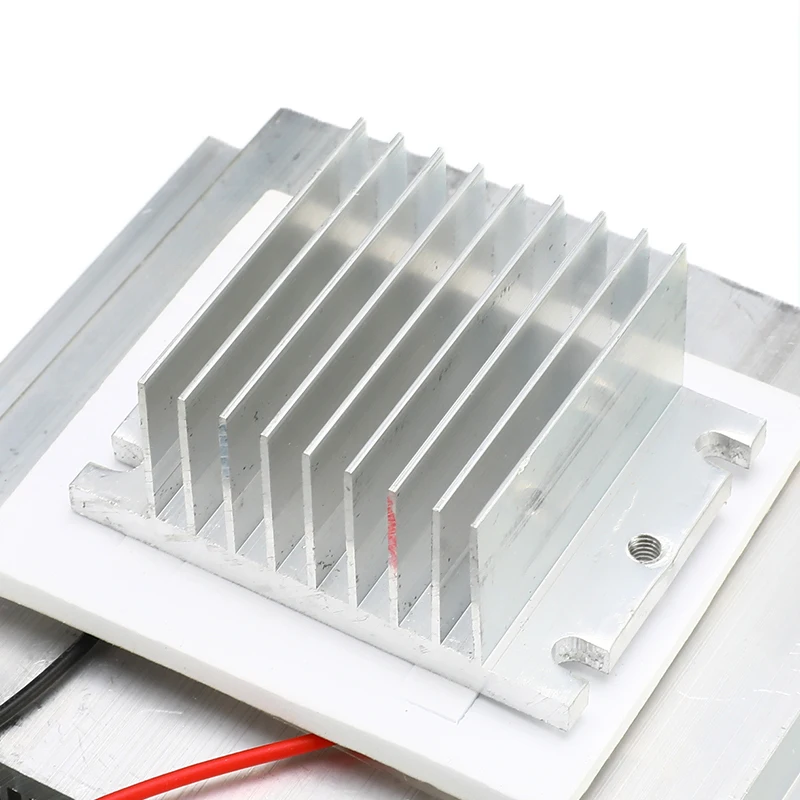 

1PC DC 12V Semiconductor Air Conditioner Cooling System DIY Kit Thermoelectric Refrigeration Cooler 40x40x2.6mm