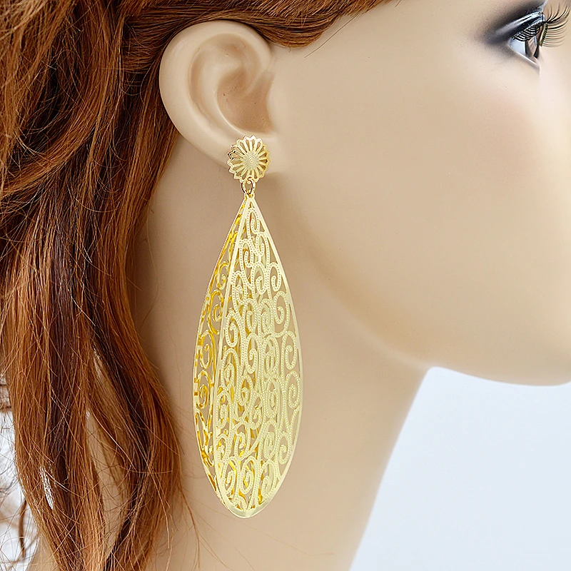 Комплект из колье и серёг с подвеской в виде цветка|Ювелирные наборы| |